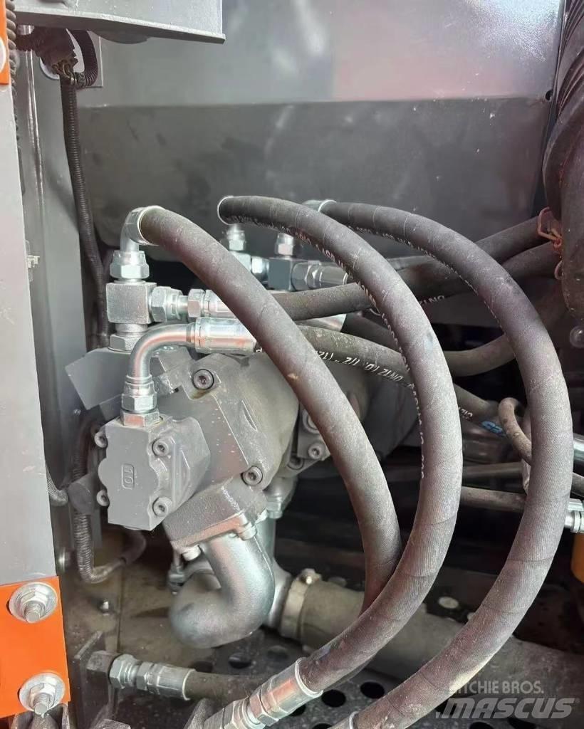 Hitachi 70 Vikšriniai ekskavatoriai