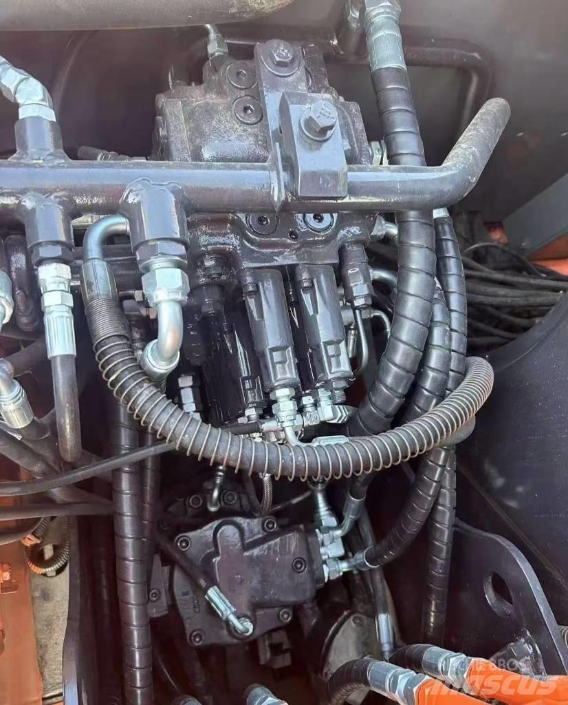 Hitachi 70 Vikšriniai ekskavatoriai