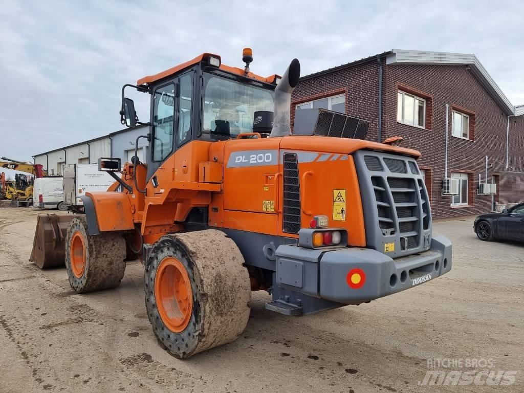 Doosan DL 200-3 Naudoti ratiniai krautuvai