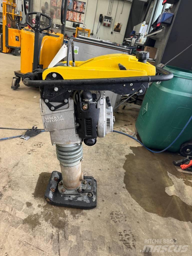Wacker Neuson BS50-2 Plūktuvai