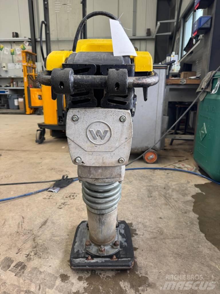 Wacker Neuson BS50-2 Plūktuvai
