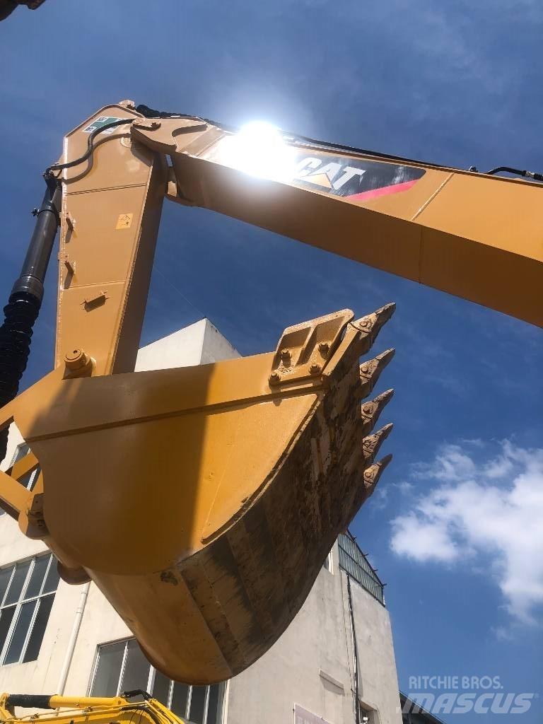 CAT 320 B L Vikšriniai ekskavatoriai