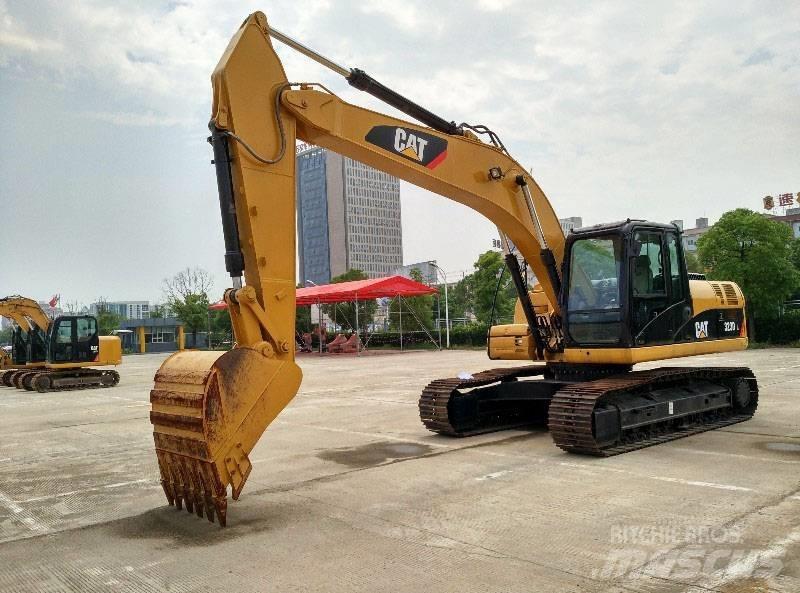 CAT 323 Vikšriniai ekskavatoriai