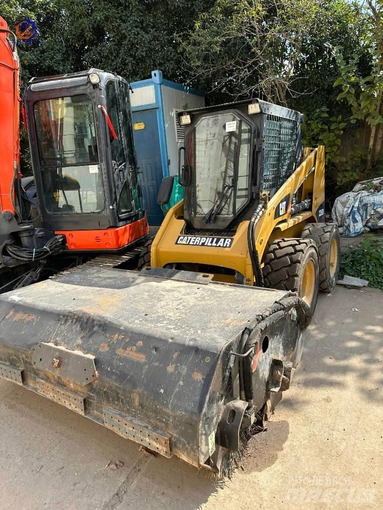 CAT 226 B Krautuvai su šoniniu pasukimu