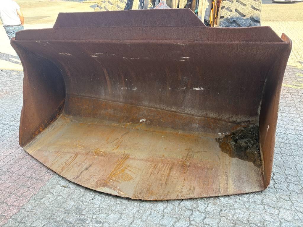 Volvo L110F Naudoti ratiniai krautuvai