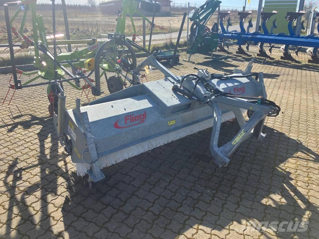Fliegl Kost 2,8 m. Kiti naudoti traktorių priedai