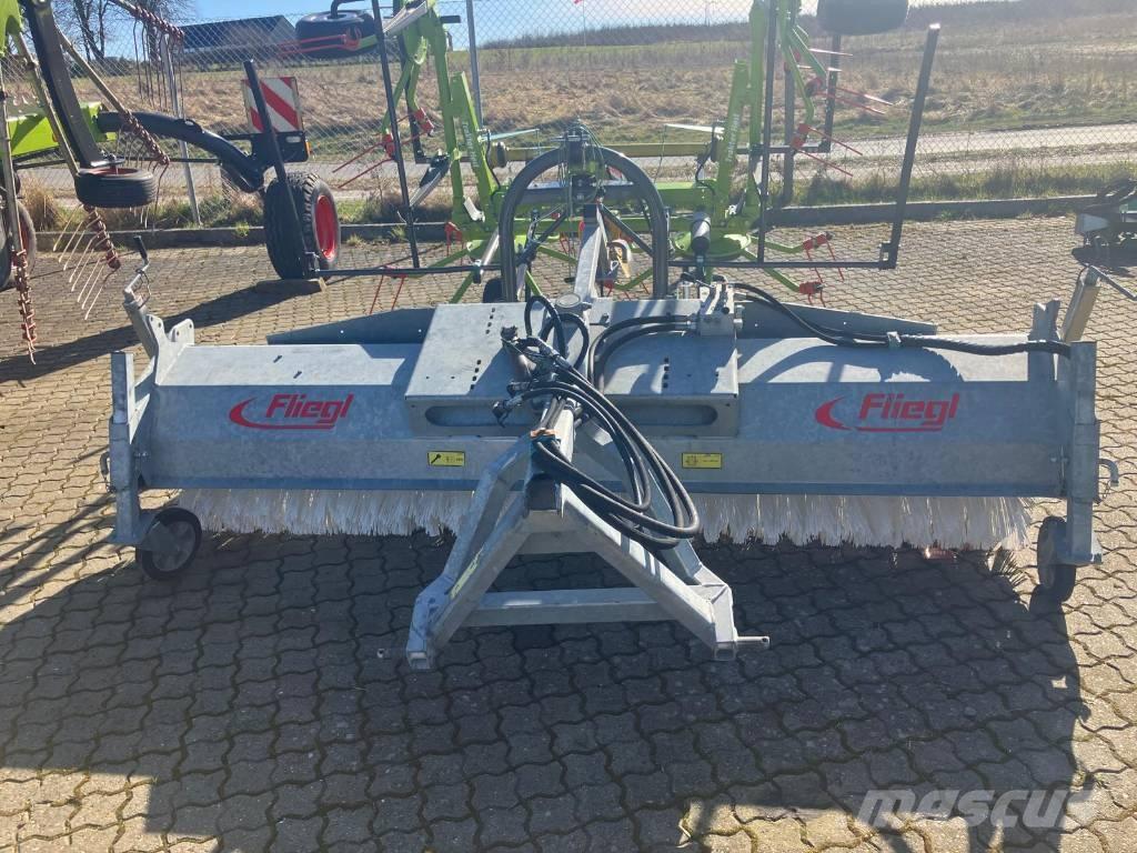 Fliegl Kost 2,8 m. Kiti naudoti traktorių priedai