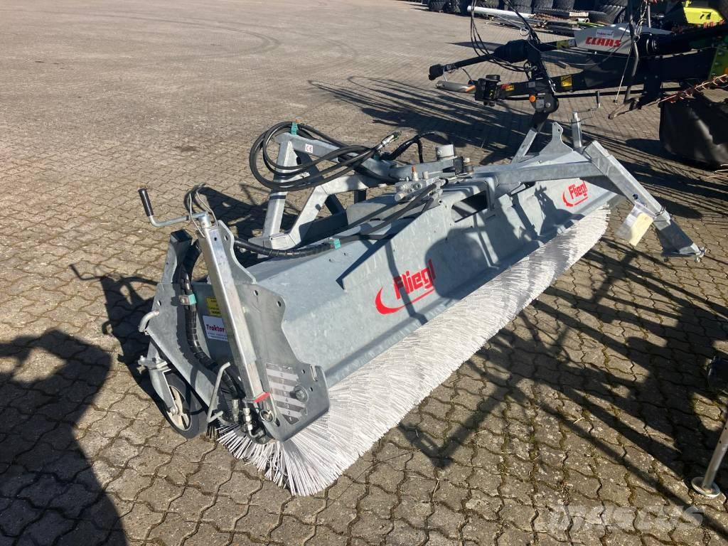 Fliegl Kost 2,8 m. Kiti naudoti traktorių priedai