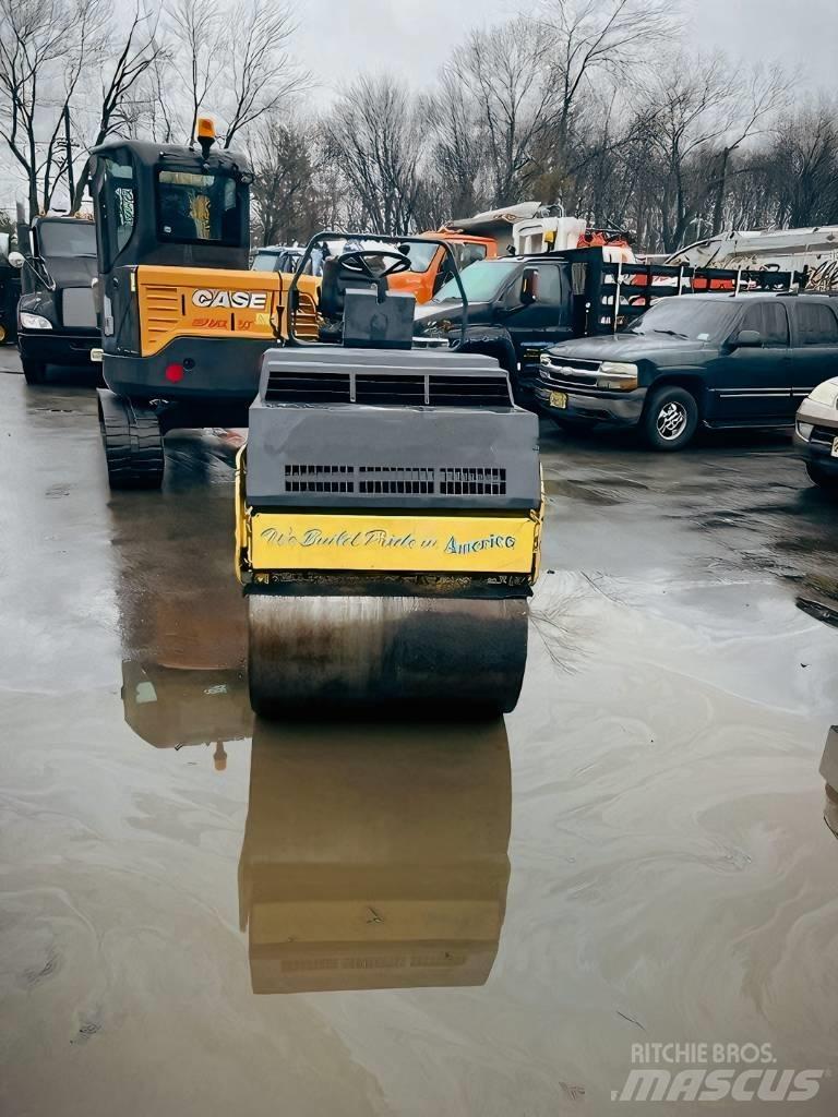 Bomag BW 100 AD-3 Porinių būgnų volai