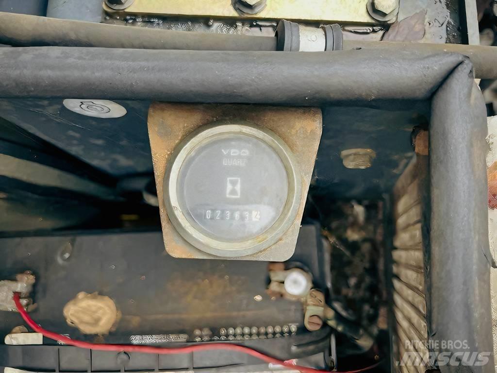 Bomag BW 100 AD-3 Porinių būgnų volai