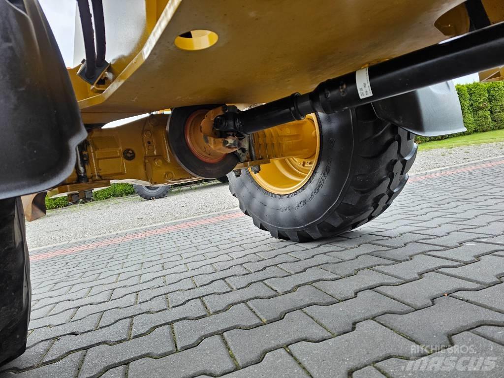 CAT 906 M Naudoti ratiniai krautuvai