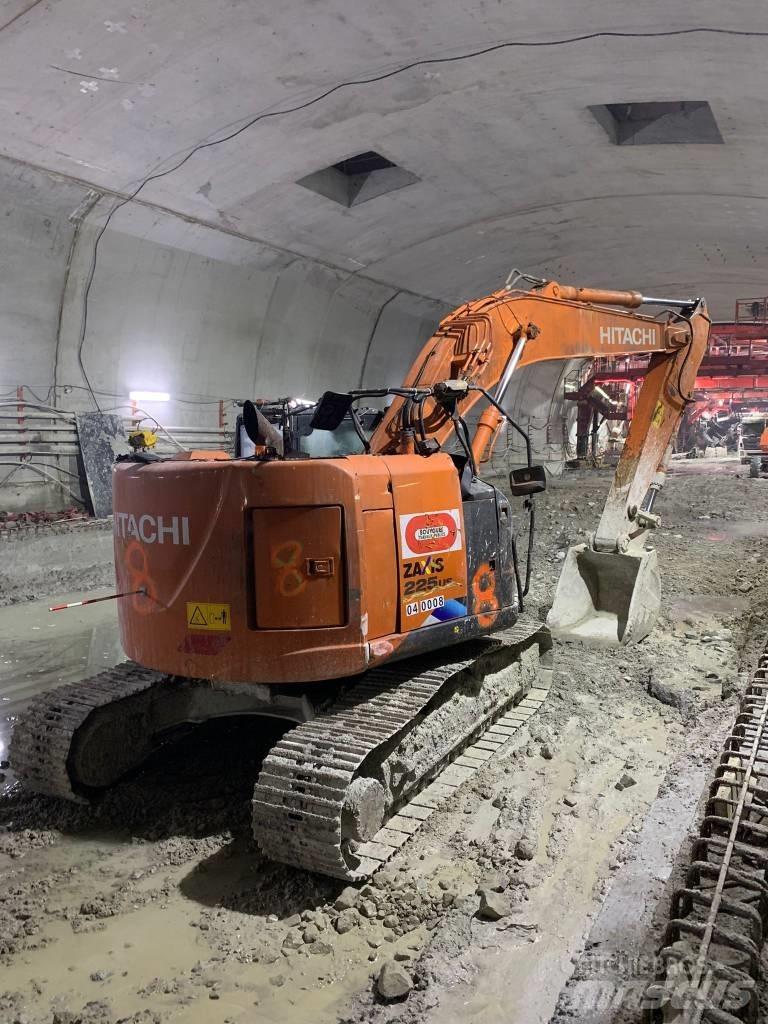 Hitachi ZX225US-5A Statyba - Kita