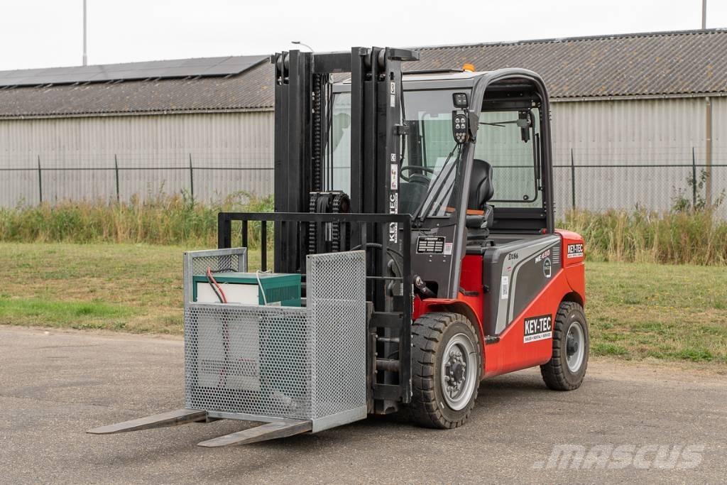 Manitou ME 450 Elektriniai šakiniai krautuvai