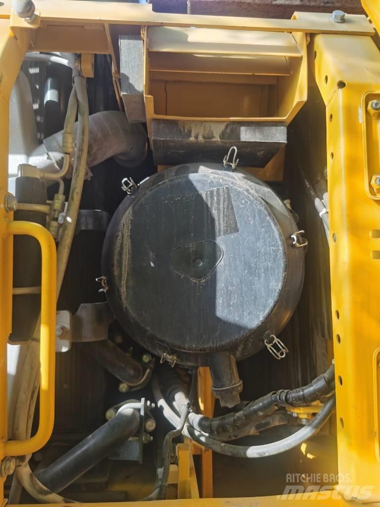 Komatsu PC 460-8 Vikšriniai ekskavatoriai