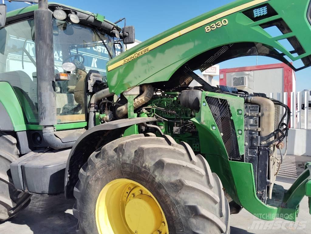 John Deere 8330 Traktoriai