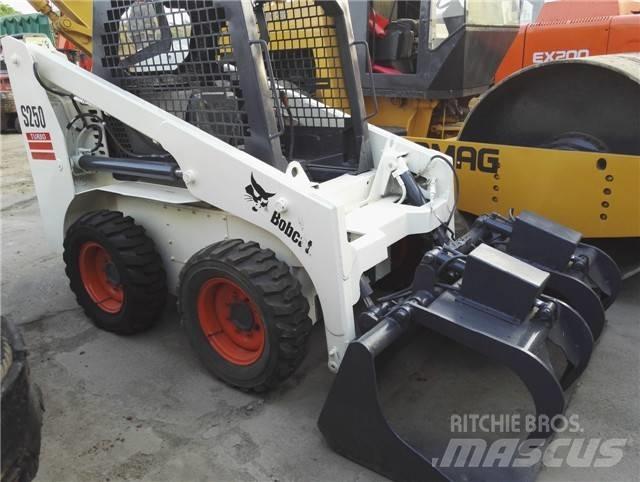 Bobcat S 250 Krautuvai su šoniniu pasukimu