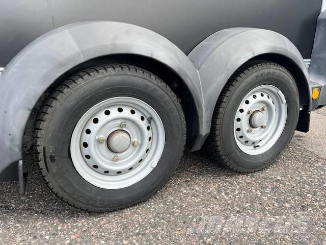 Ifor Williams HB403 Puspriekabės gyvuliams