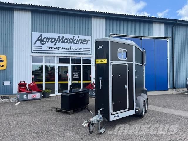 Ifor Williams HB403 Puspriekabės gyvuliams