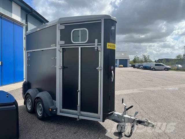 Ifor Williams HB403 Puspriekabės gyvuliams