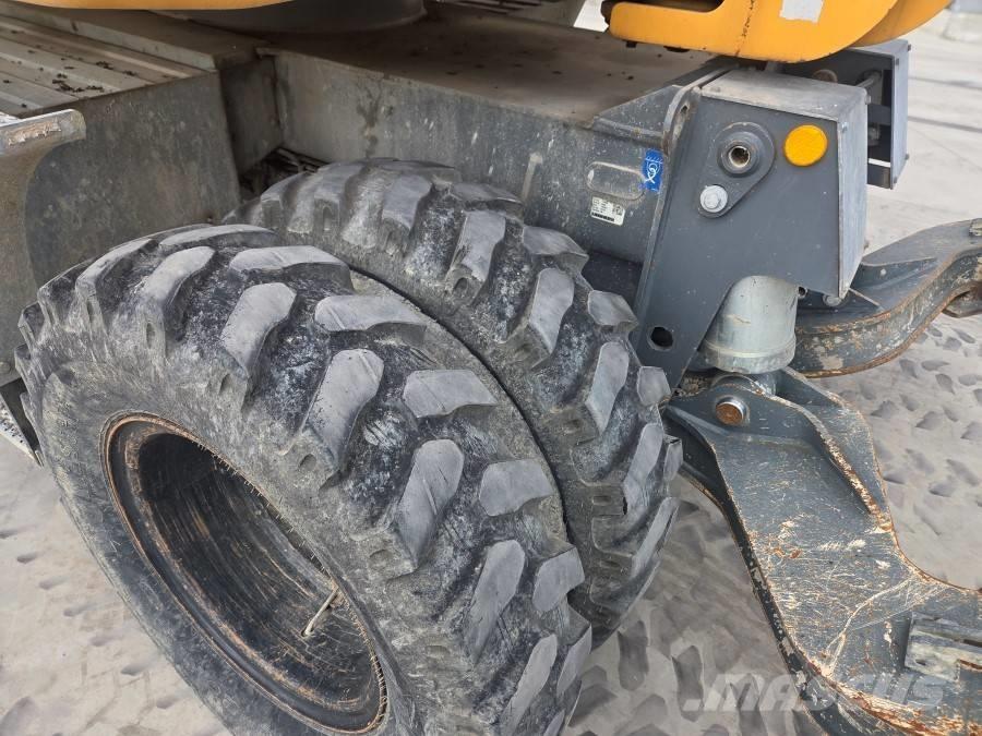 Liebherr 912 COMPACT Ratiniai ekskavatoriai