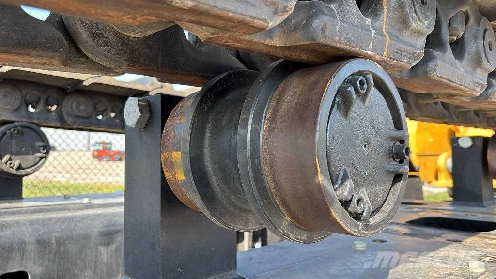 CAT 374 Vikšriniai ekskavatoriai
