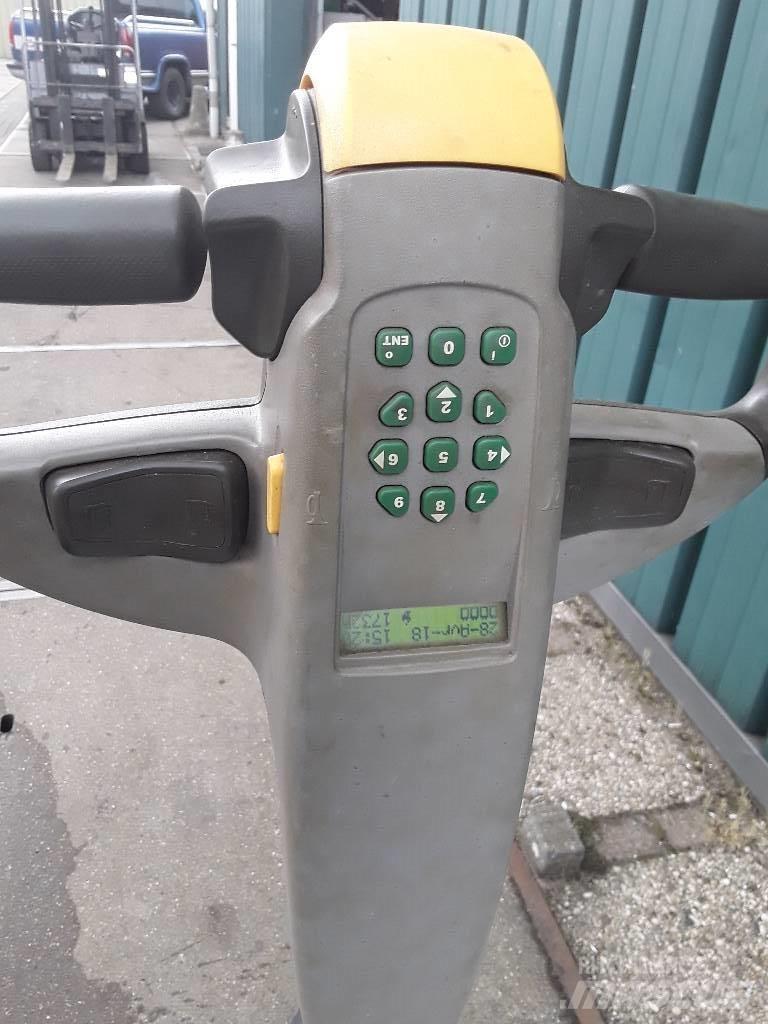 Nissan PLL160 Mažų aukščių keltuvai