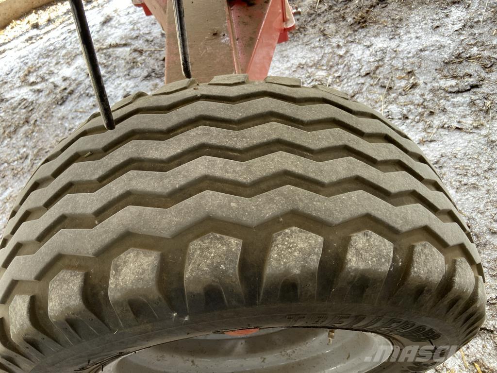 Kuhn GF 13012 T Šieno grėbliai ir vartytuvai