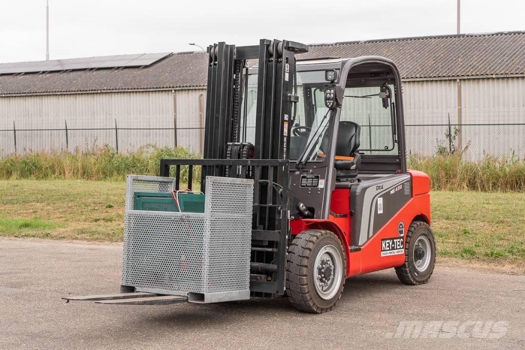 Manitou ME 450 Elektriniai šakiniai krautuvai