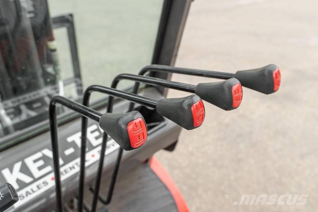 Manitou ME 450 Elektriniai šakiniai krautuvai