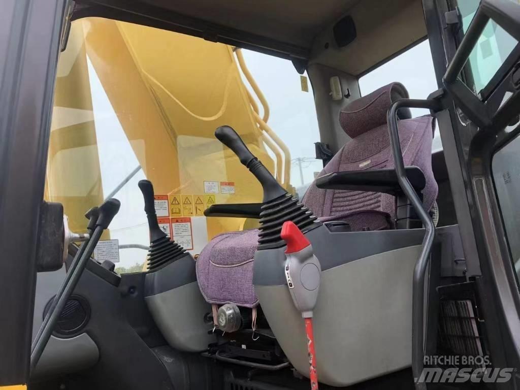 Komatsu PC450-8 Vikšriniai ekskavatoriai