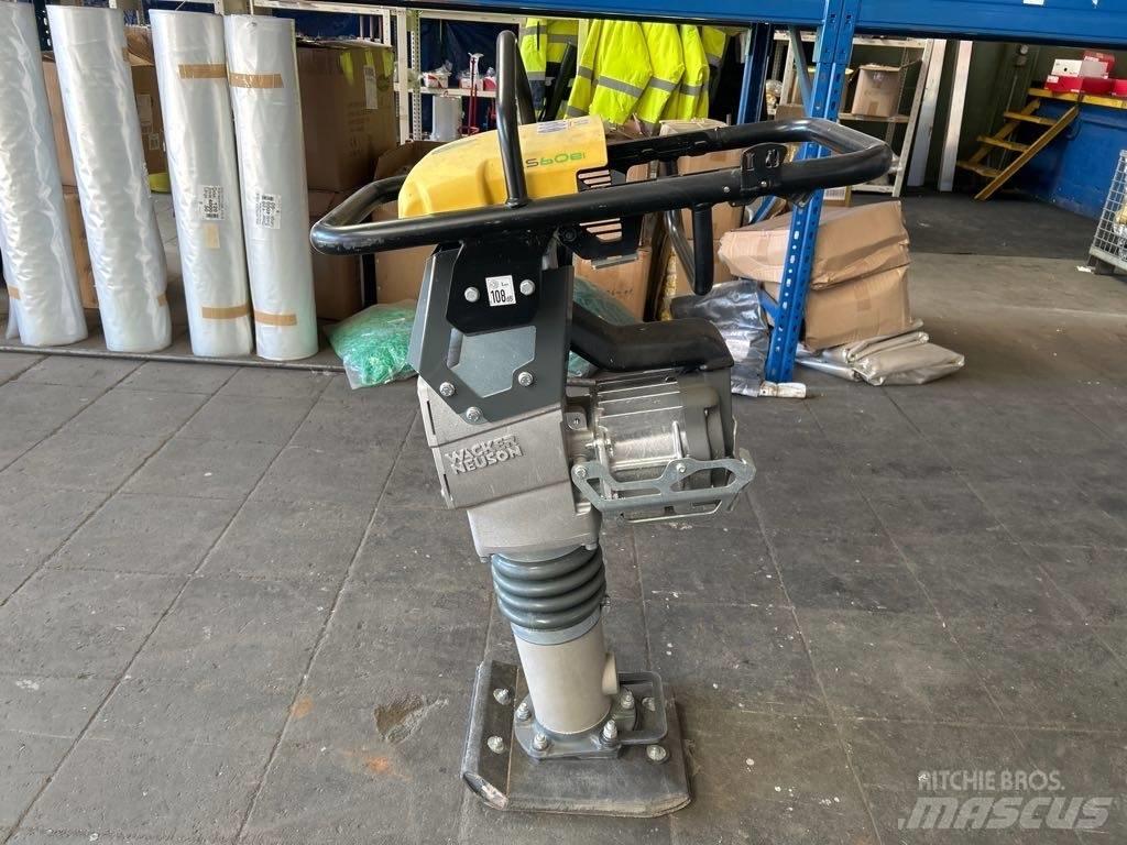 Wacker Neuson AS60e Plūktuvai