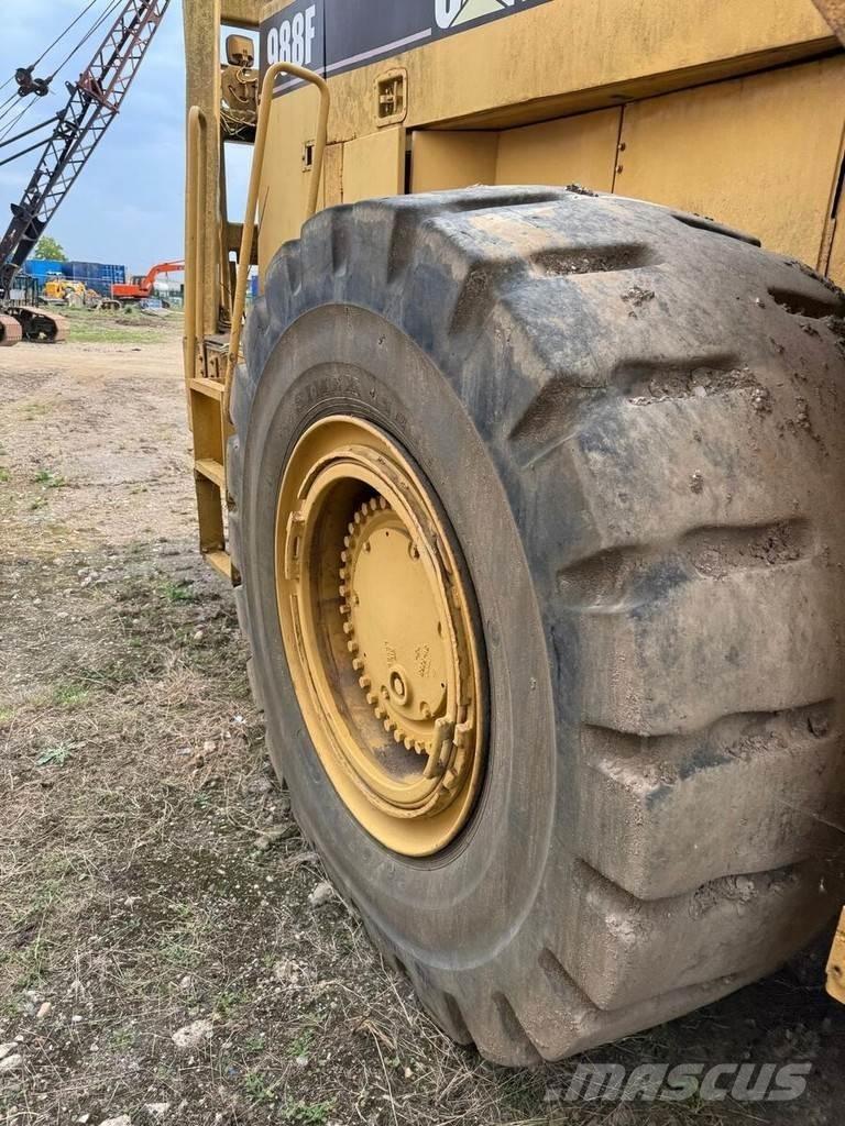 CAT 988F Naudoti ratiniai krautuvai