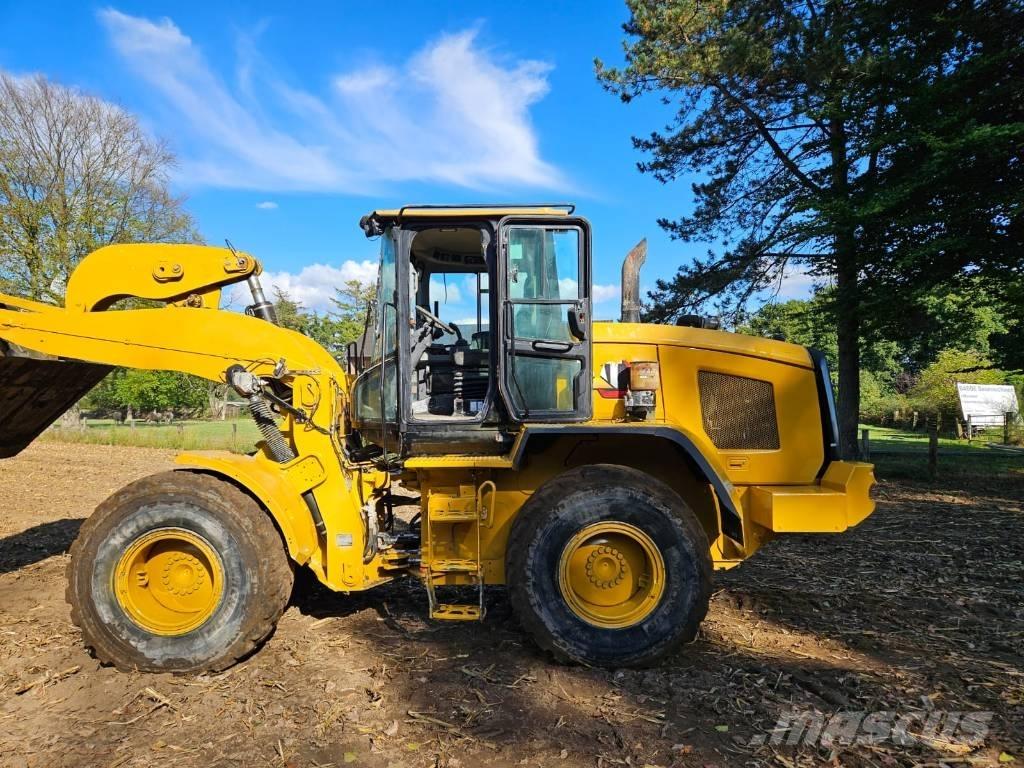 CAT 930 M Naudoti ratiniai krautuvai