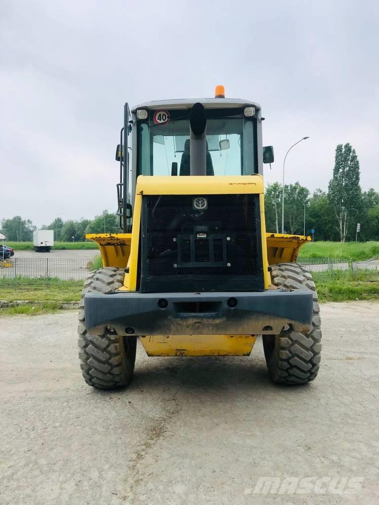 New Holland W 110 B Naudoti ratiniai krautuvai