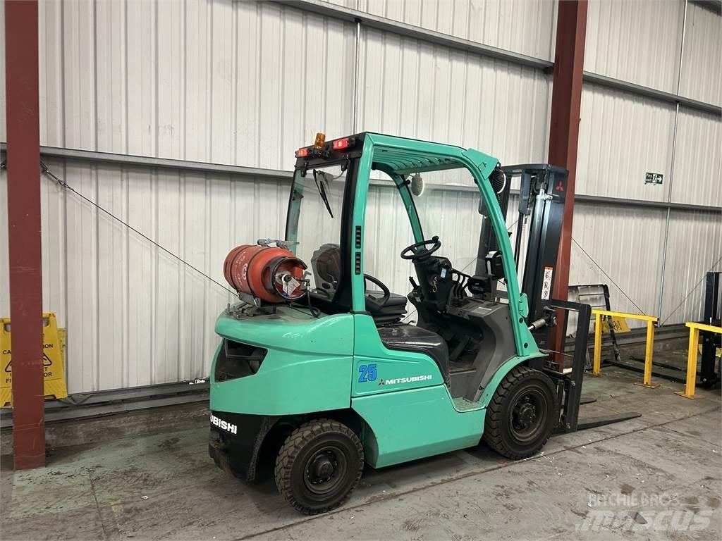 Mitsubishi FG25N LPG (dujiniai) krautuvai
