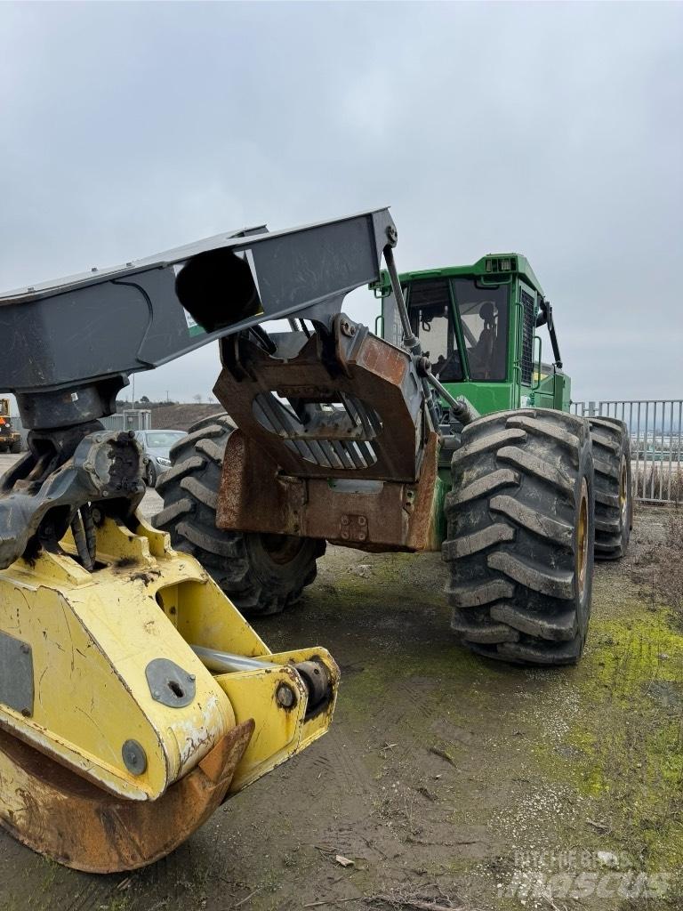 John Deere 748 Skiedrovežiai