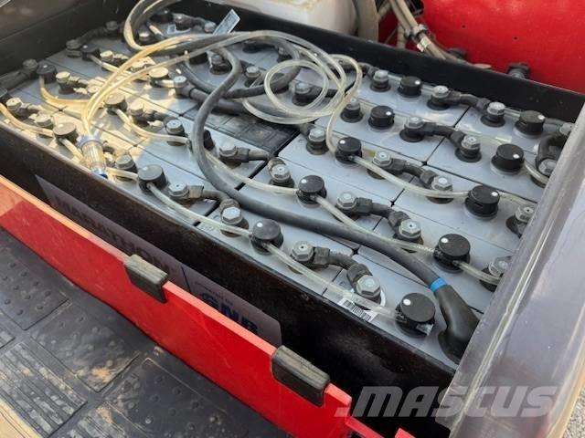 Manitou ME 425 Elektriniai šakiniai krautuvai