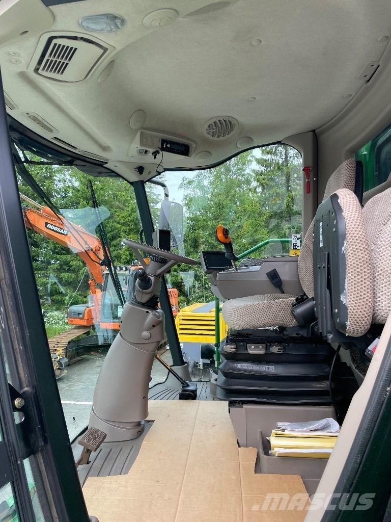 John Deere W540 Derliaus nuėmimo kombainai