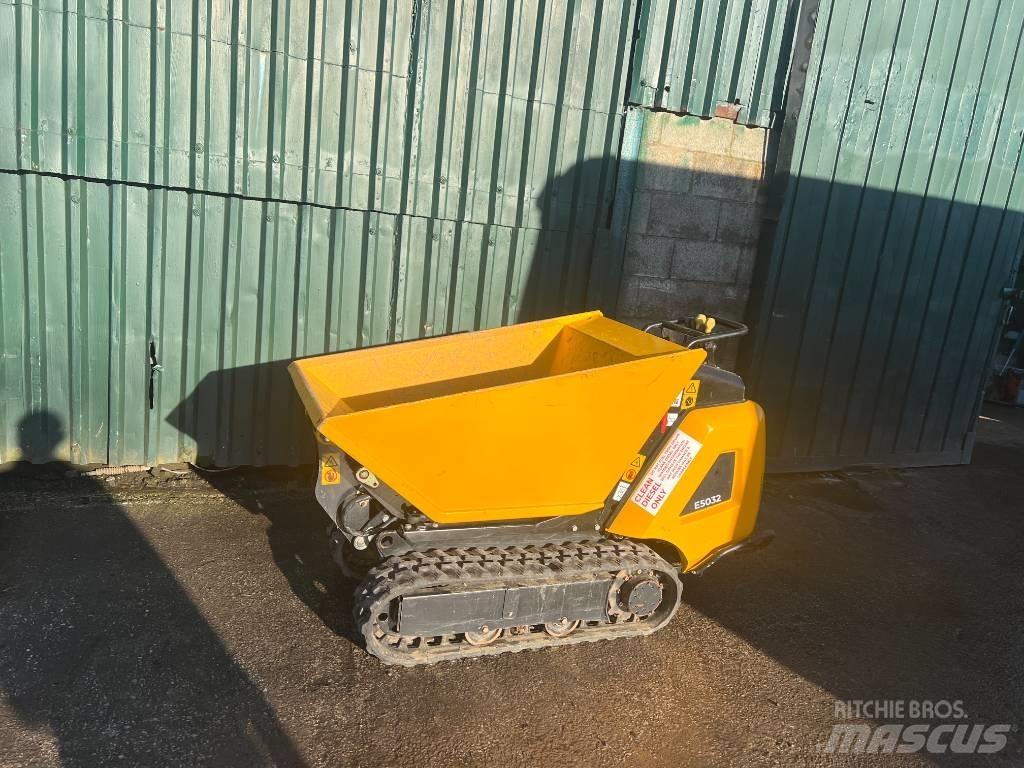 JCB HT D5 Vikšrinė savivartė technika