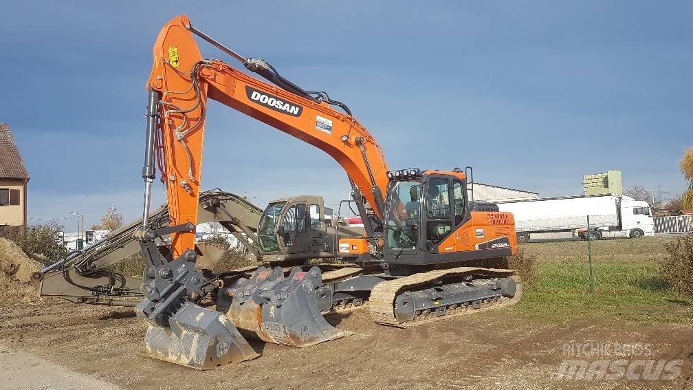 Doosan DX 225 Vikšriniai ekskavatoriai
