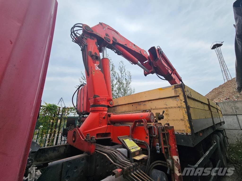 Scania P 94 FASSI Sunkvežimiai su dengtu kėbulu