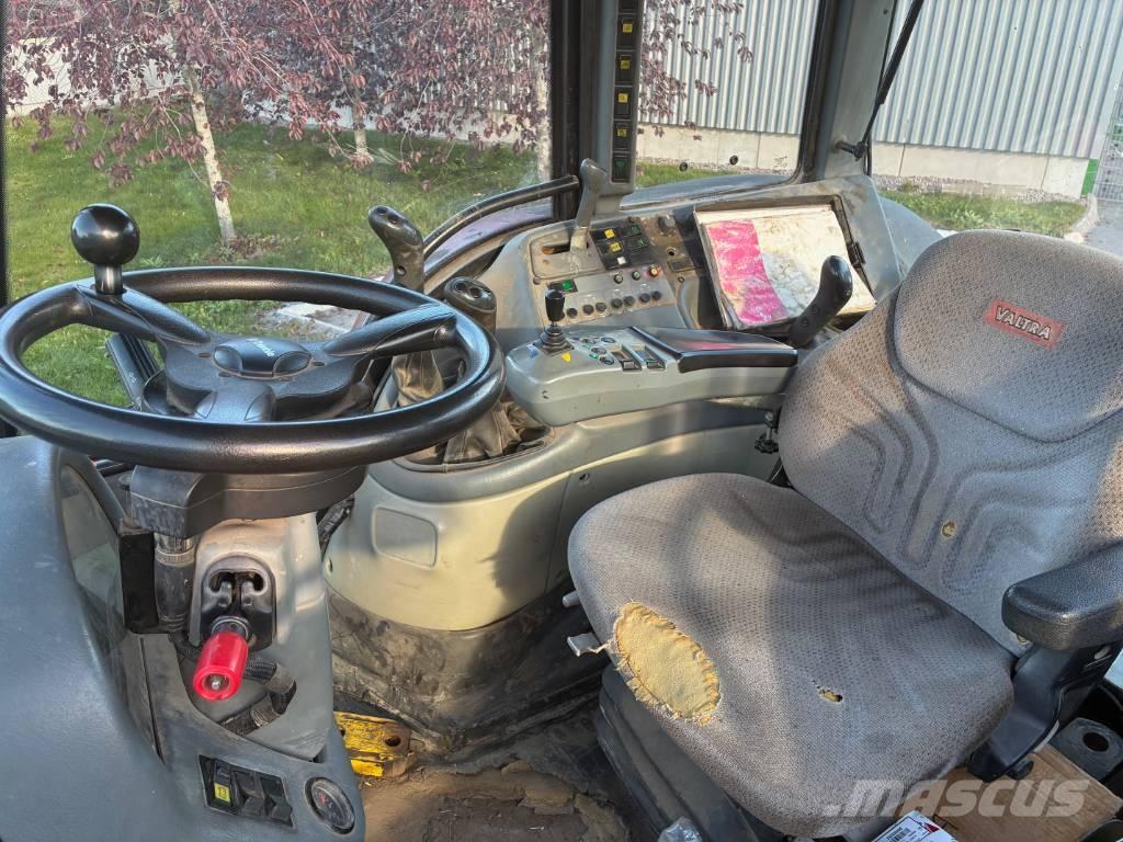 Valtra Traktor T 140 Traktoriai