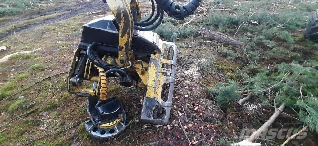 John Deere 1270 E Miško technika (Harvesteriai)