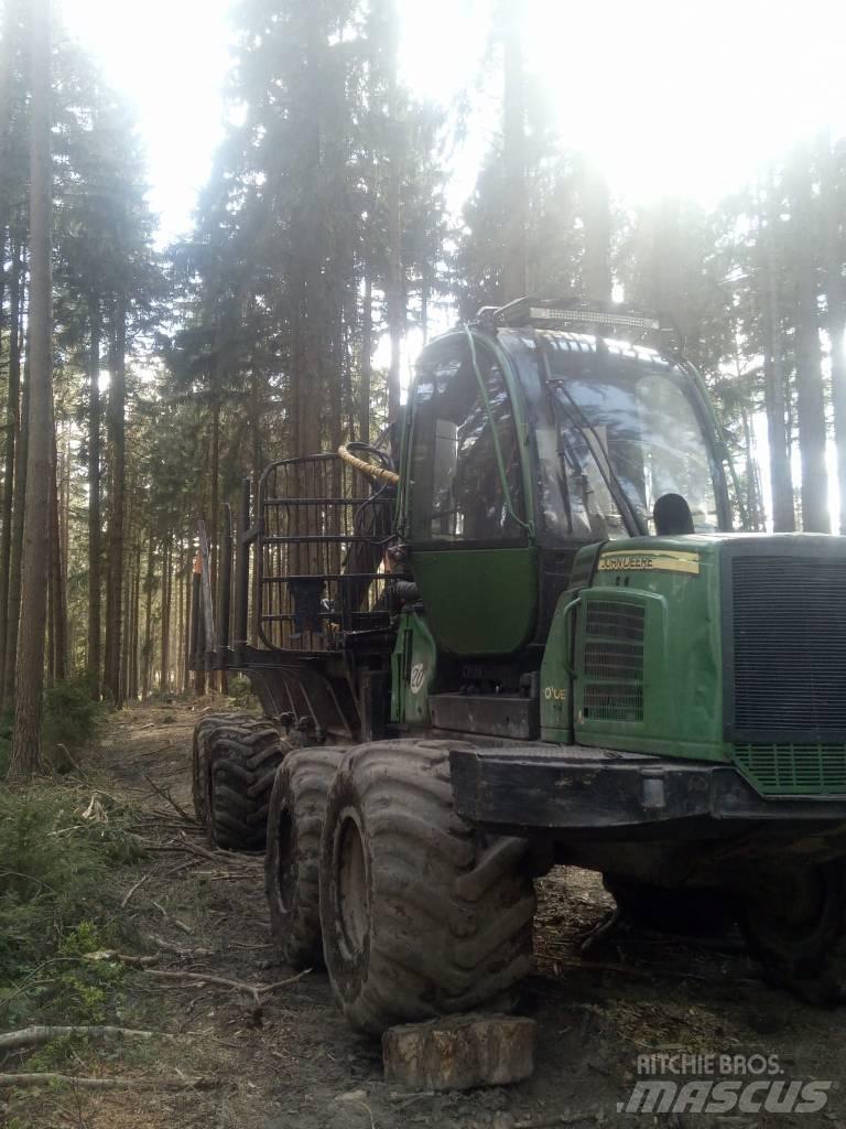 John Deere 1010 E Naudoti miškovežiai (Forvarderiai)