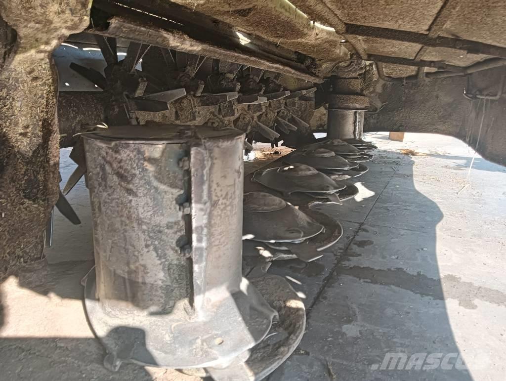 CLAAS Disco 2700 C Formuojančios žoliapjovės