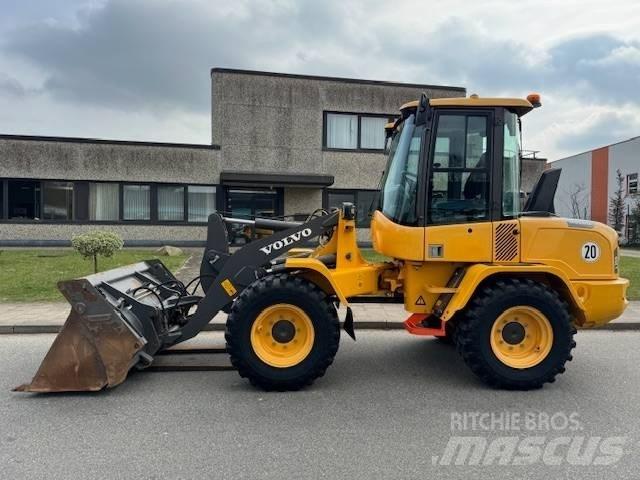 Volvo L 35 G Naudoti ratiniai krautuvai