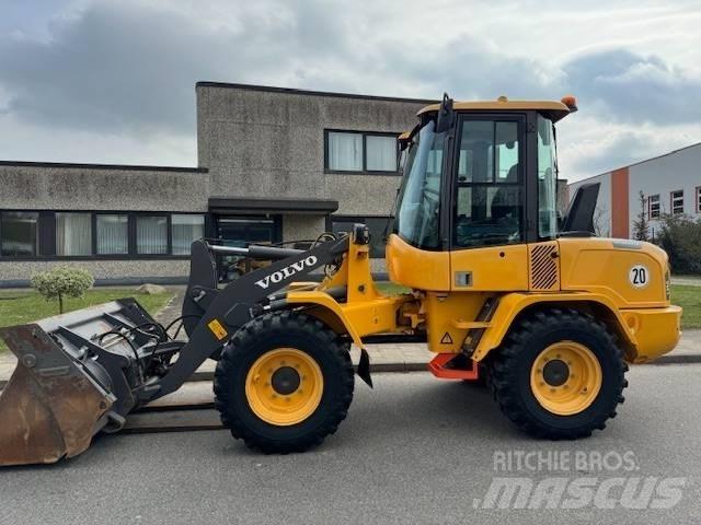 Volvo L 35 G Naudoti ratiniai krautuvai
