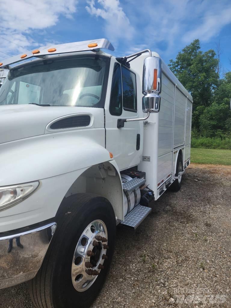 Freightliner M2 Gėrimų tiekimo sunkvežimiai