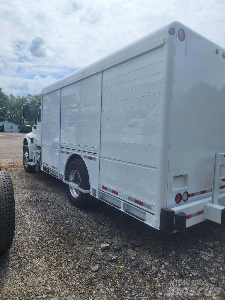 Freightliner M2 Gėrimų tiekimo sunkvežimiai