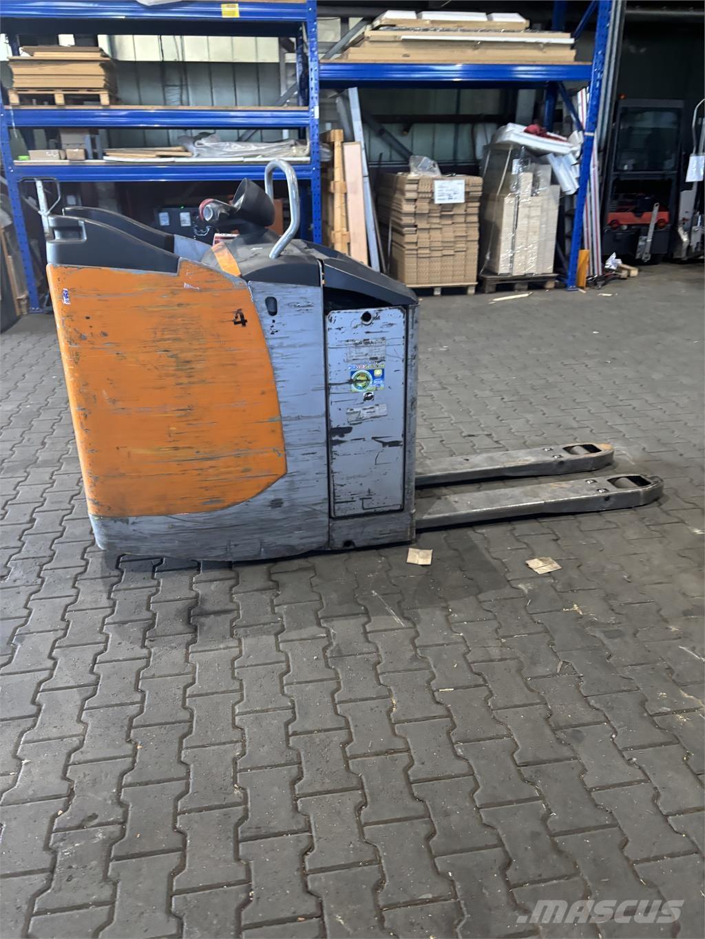 Still EXU-S22 Rankiniai vėžimėliai